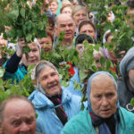 Православие, Игнатьево, Георгиевский храм, икона, праздник, День Святой Троицы, Пятидесятница, 4 июня 2017, литургия, молебен, Причастие, коленопреклоненный, храм, березка, свеча, полевая кухня, радость, Иван Иванович