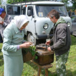 Православие, Игнатьево, Георгиевский храм, икона, праздник, День Святой Троицы, Пятидесятница, 4 июня 2017, литургия, молебен, Причастие, коленопреклоненный, храм, березка, свеча, полевая кухня, радость, Иван Иванович